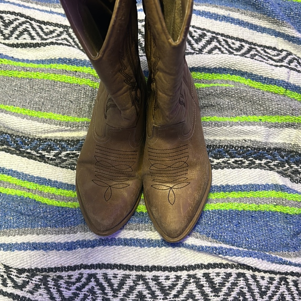 6.5M cowboy boots